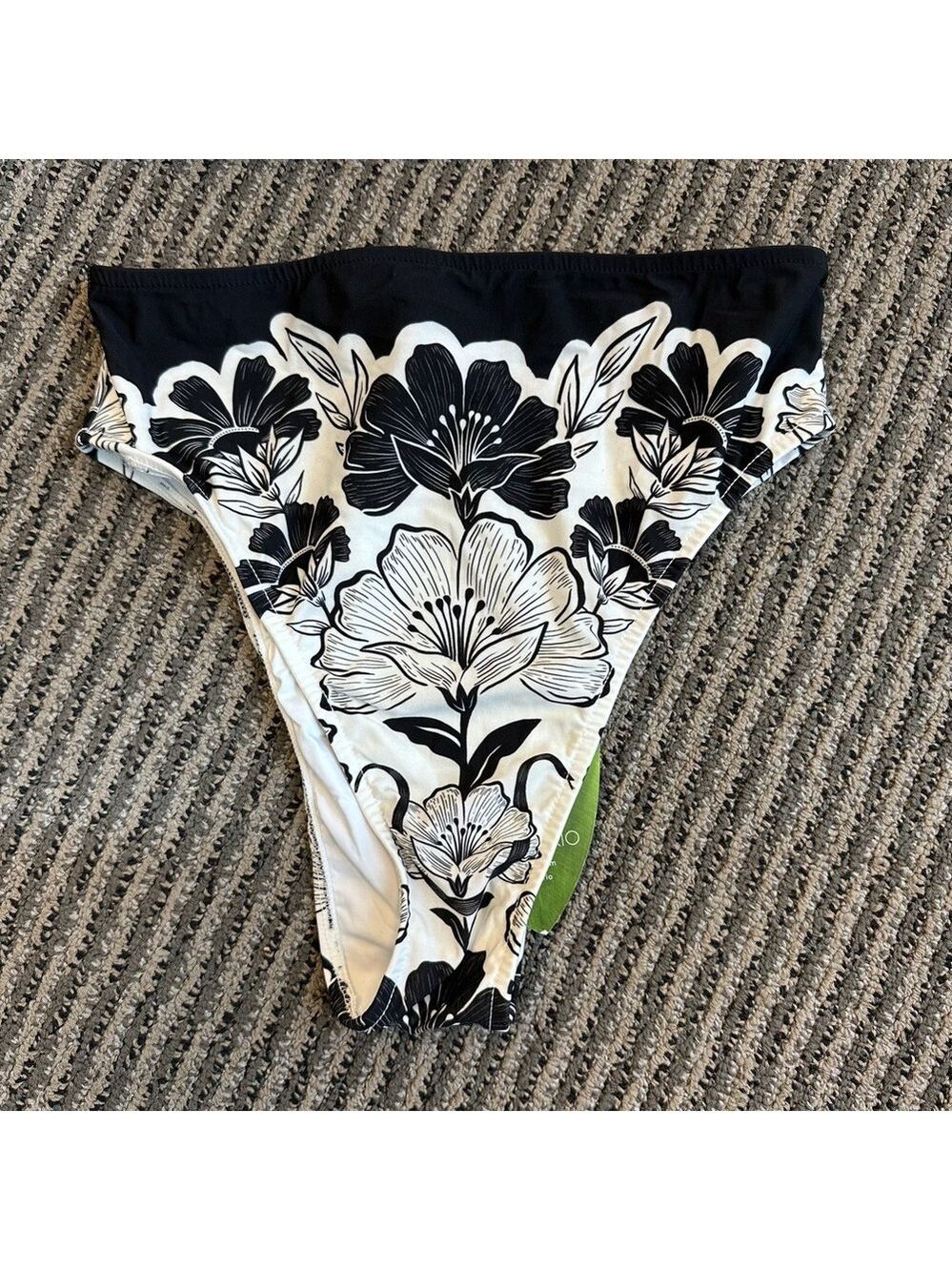 Set - Farm Rio Flower Leopards Bandeau Bikini Top & Bottom - Picture 5 of 9